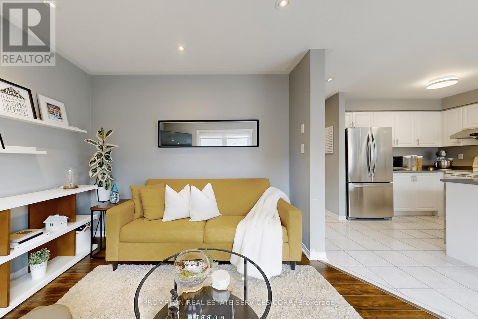 393 Marble Place, Newmarket, Ontario  L3X 2P1 - Photo 5 - N12955114