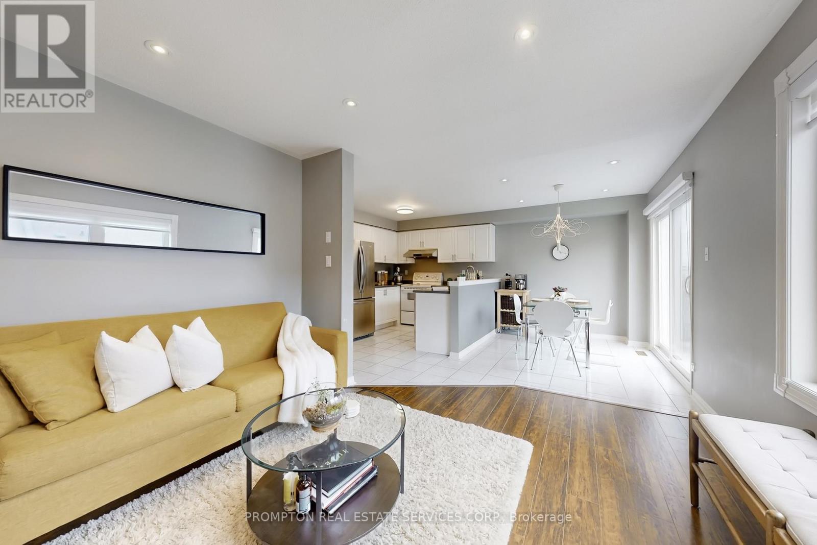 393 Marble Place, Newmarket, Ontario  L3X 2P1 - Photo 6 - N12955114