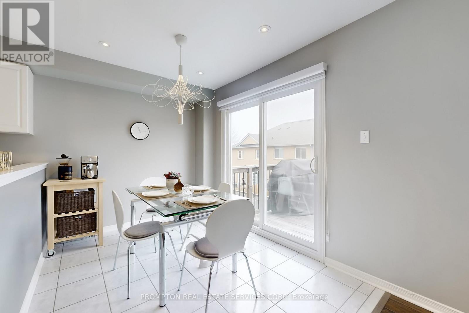 393 Marble Place, Newmarket, Ontario  L3X 2P1 - Photo 8 - N12955114