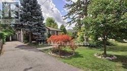 520 Lynett Crescent, Richmond Hill, Ontario  L4C 2V9 - Photo 2 - N12955146