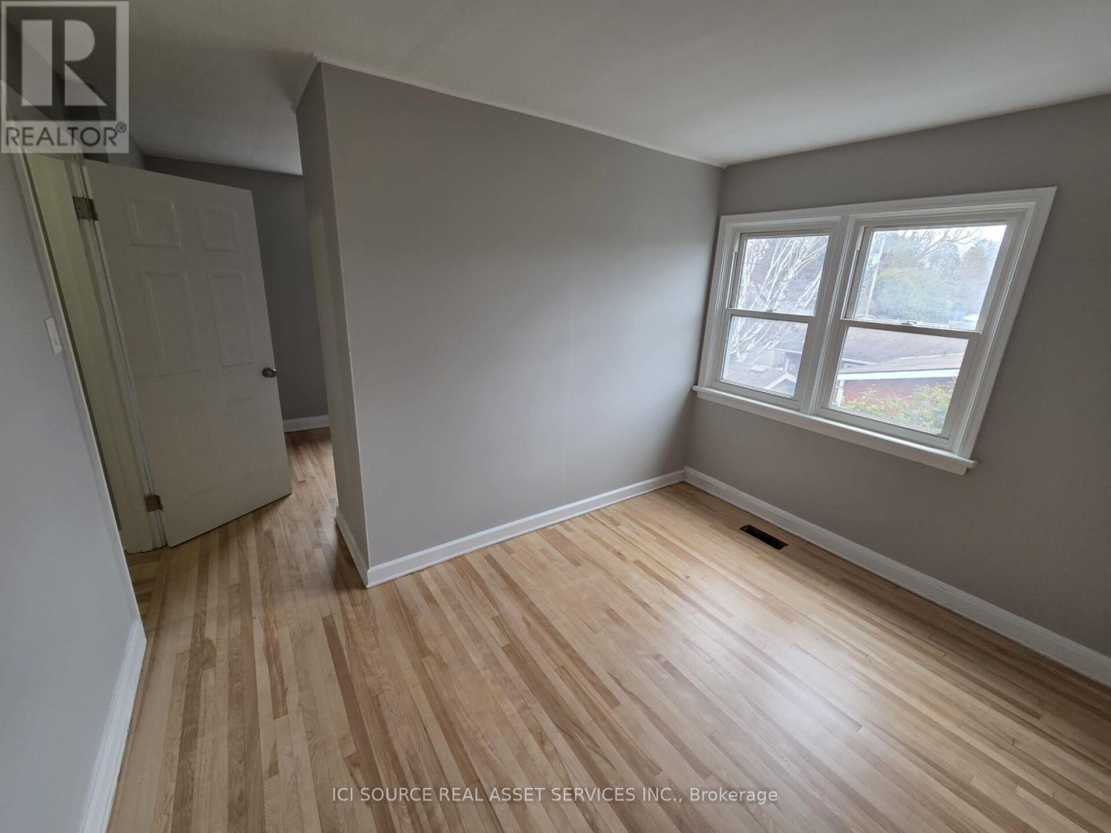 30 Sunnycrest Drive, Ottawa, Ontario  K2E 5Y2 - Photo 14 - X12955126