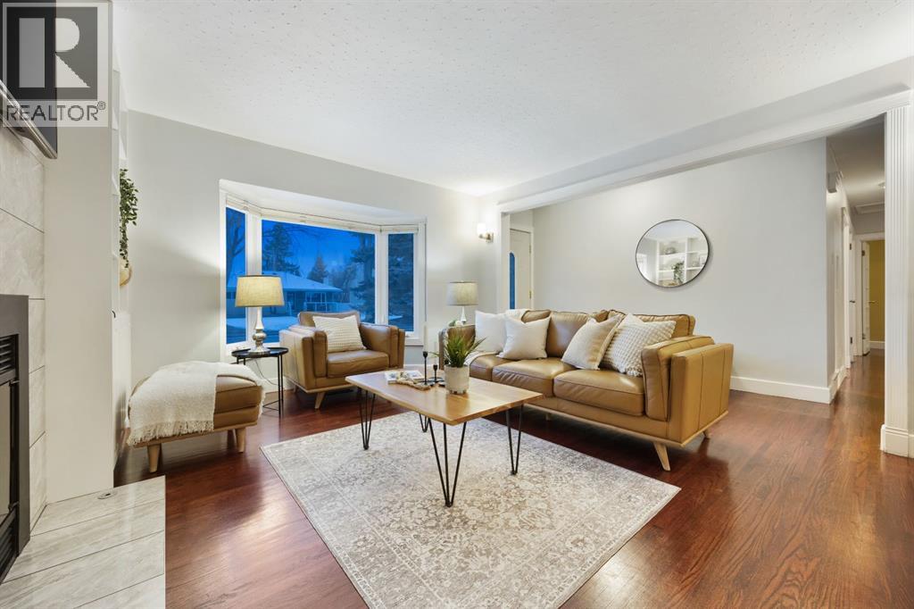 35 Grafton Drive Sw, Calgary, Alberta T3E 4W1 - Photo 4 - A2298690