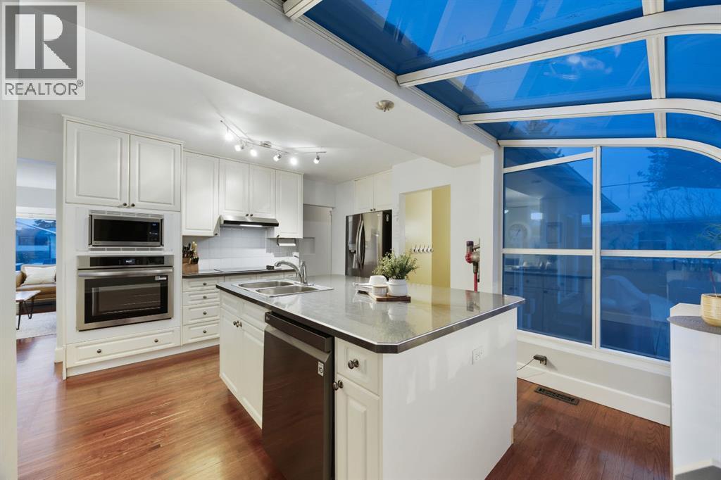 35 Grafton Drive Sw, Calgary, Alberta T3E 4W1 - Photo 9 - A2298690