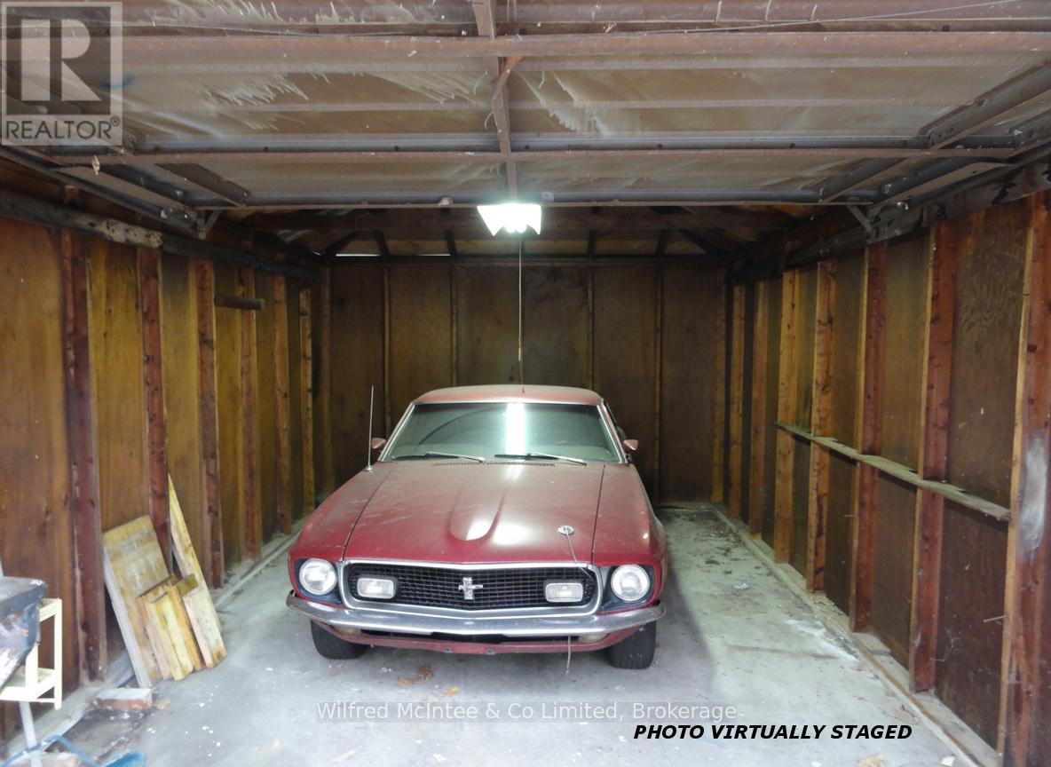 69 Haliburton Avenue, Toronto, Ontario  M9B 4Y6 - Photo 25 - W12950862