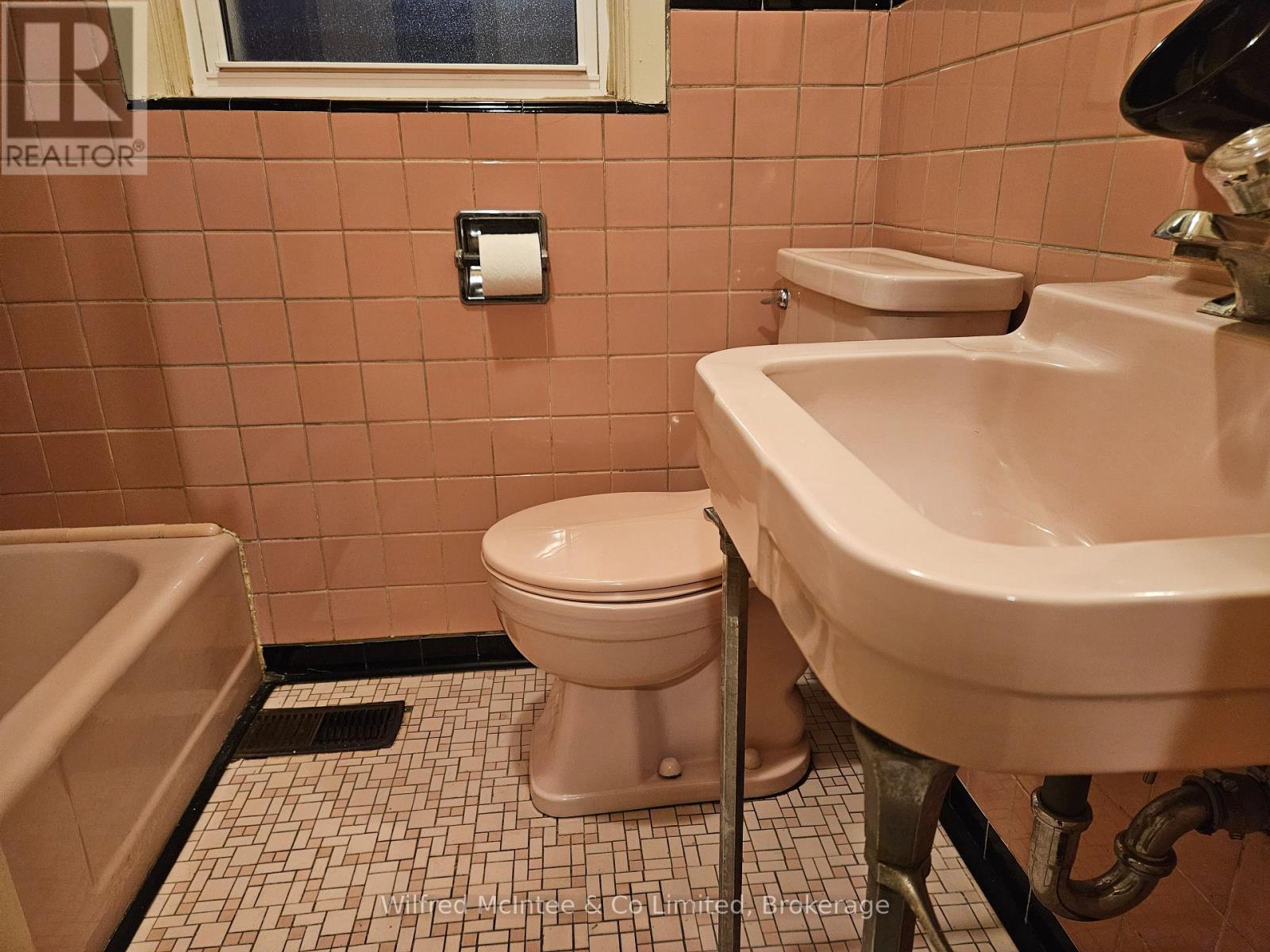 69 Haliburton Avenue, Toronto, Ontario  M9B 4Y6 - Photo 16 - W12950862