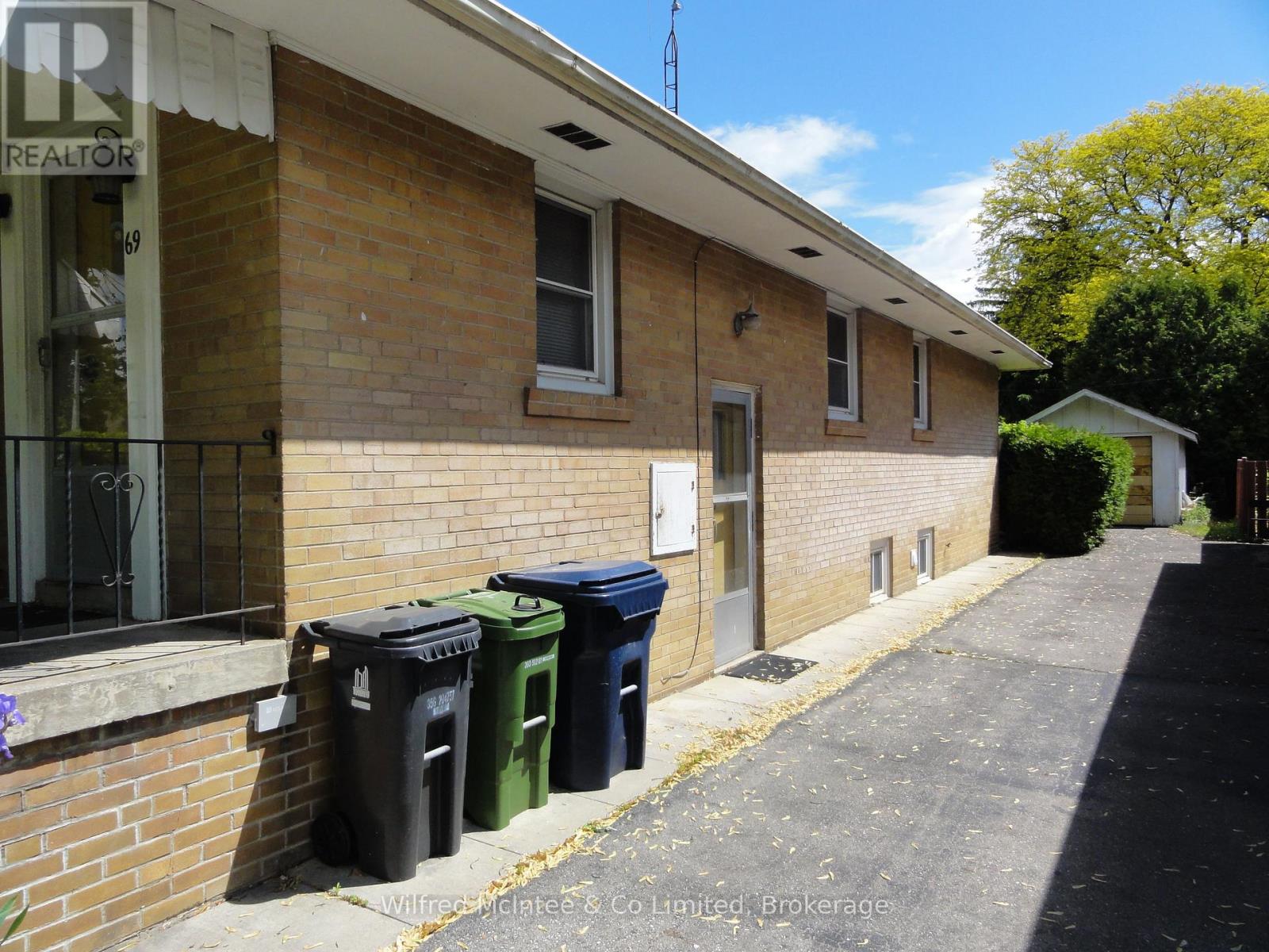 69 Haliburton Avenue, Toronto, Ontario  M9B 4Y6 - Photo 20 - W12950862