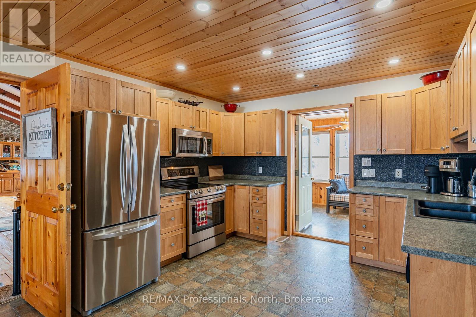 1141 Kennisis Lake Road, Dysart Et Al (Guilford), Ontario  K0M 1S0 - Photo 34 - X12955190