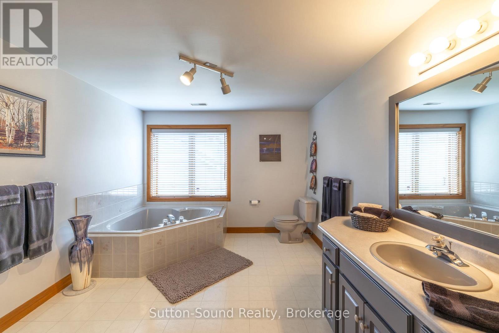 735 15th A Street W, Owen Sound, Ontario  N4K 6V7 - Photo 34 - X12955256