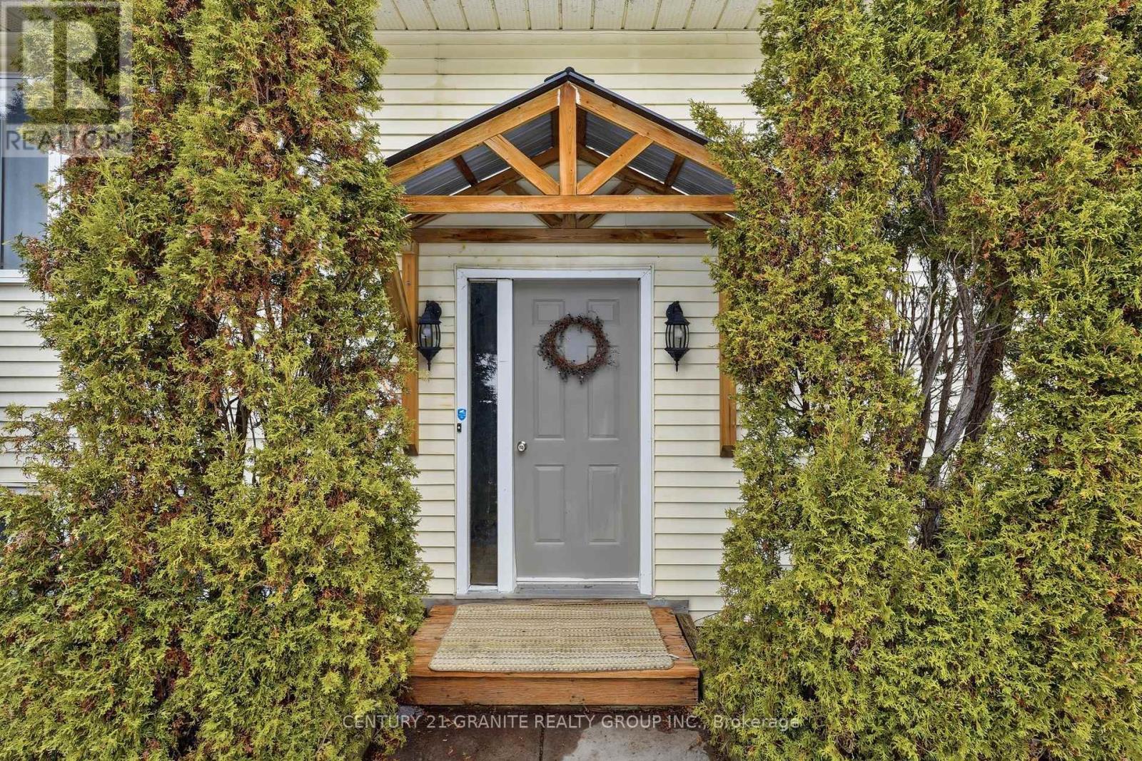 28 Pine Ridge Road, Bancroft, Ontario  K0L 1C0 - Photo 2 - X12955170