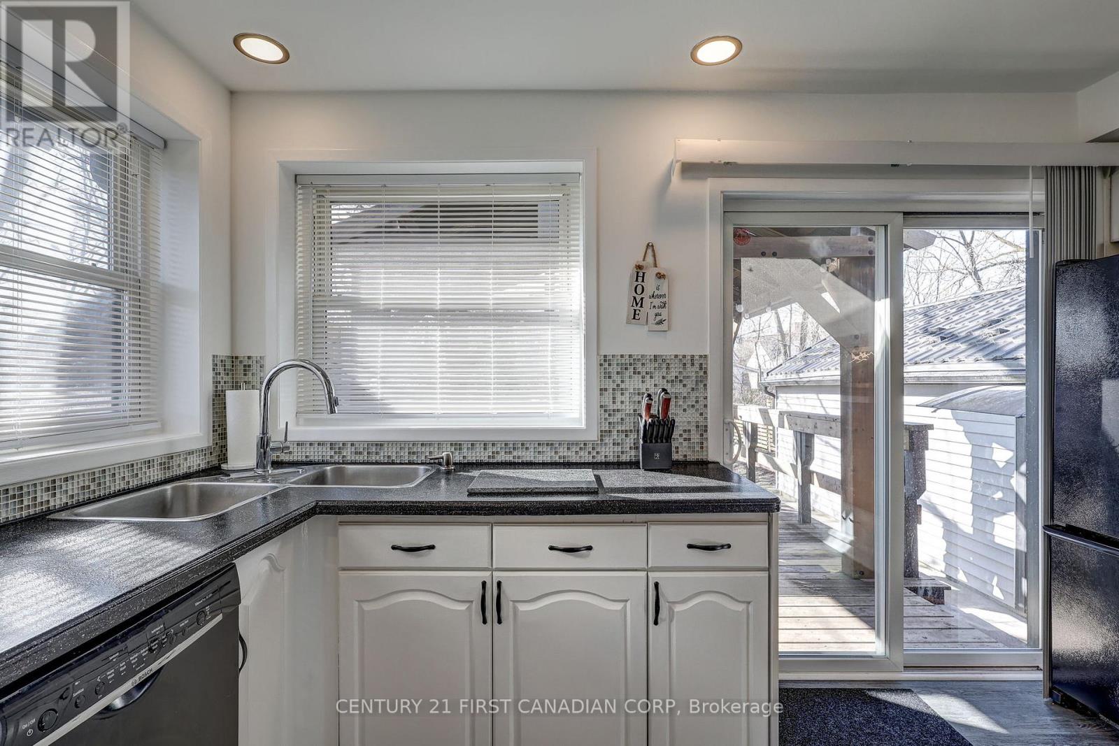 691 Emery Street E, London South, Ontario  N6C 2G3 - Photo 20 - X12955198