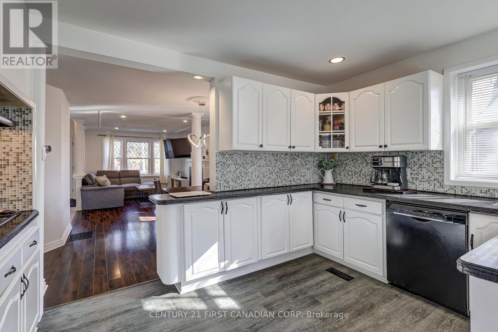 691 Emery Street E, London South, Ontario  N6C 2G3 - Photo 23 - X12955198