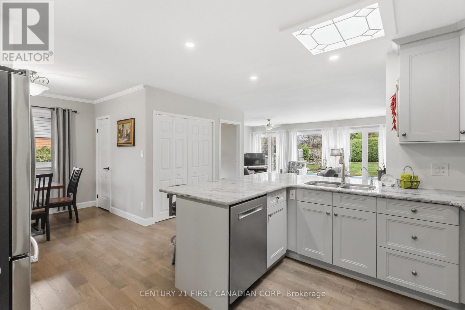 738 Inverness Avenue, London North, Ontario  N6H 3C9 - Photo 7 - X12955214