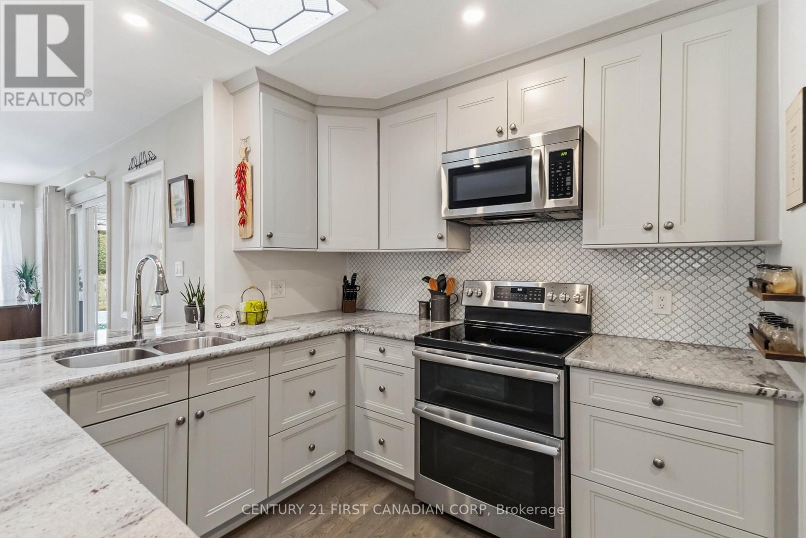 738 Inverness Avenue, London North, Ontario  N6H 3C9 - Photo 8 - X12955214