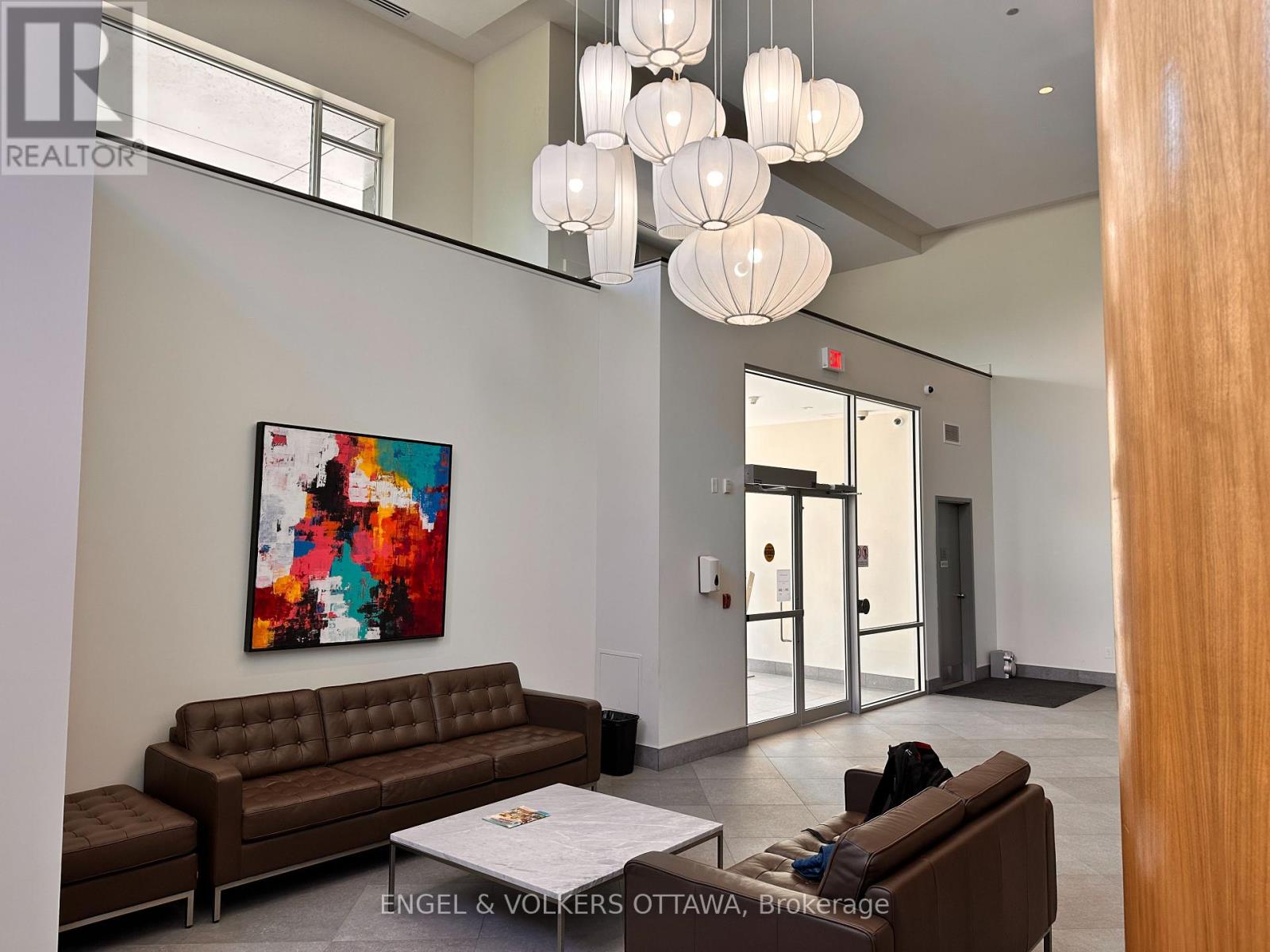 605 - 7 Marquette Avenue, Ottawa, Ontario  K1L 8A7 - Photo 4 - X12955260
