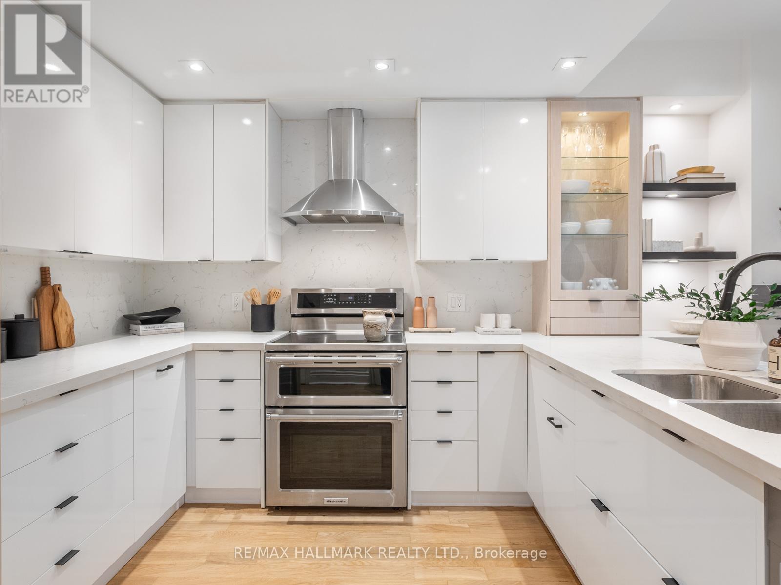 26 Eastmount Avenue, Toronto, Ontario  M4K 1V1 - Photo 11 - E12955196