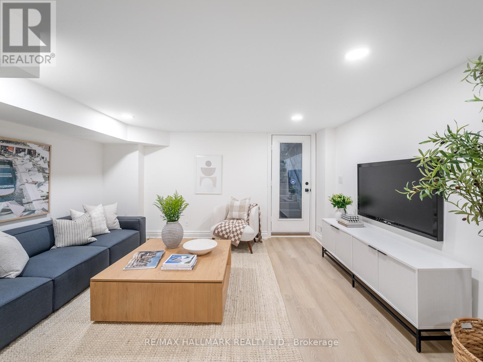 26 Eastmount Avenue, Toronto, Ontario  M4K 1V1 - Photo 39 - E12955196