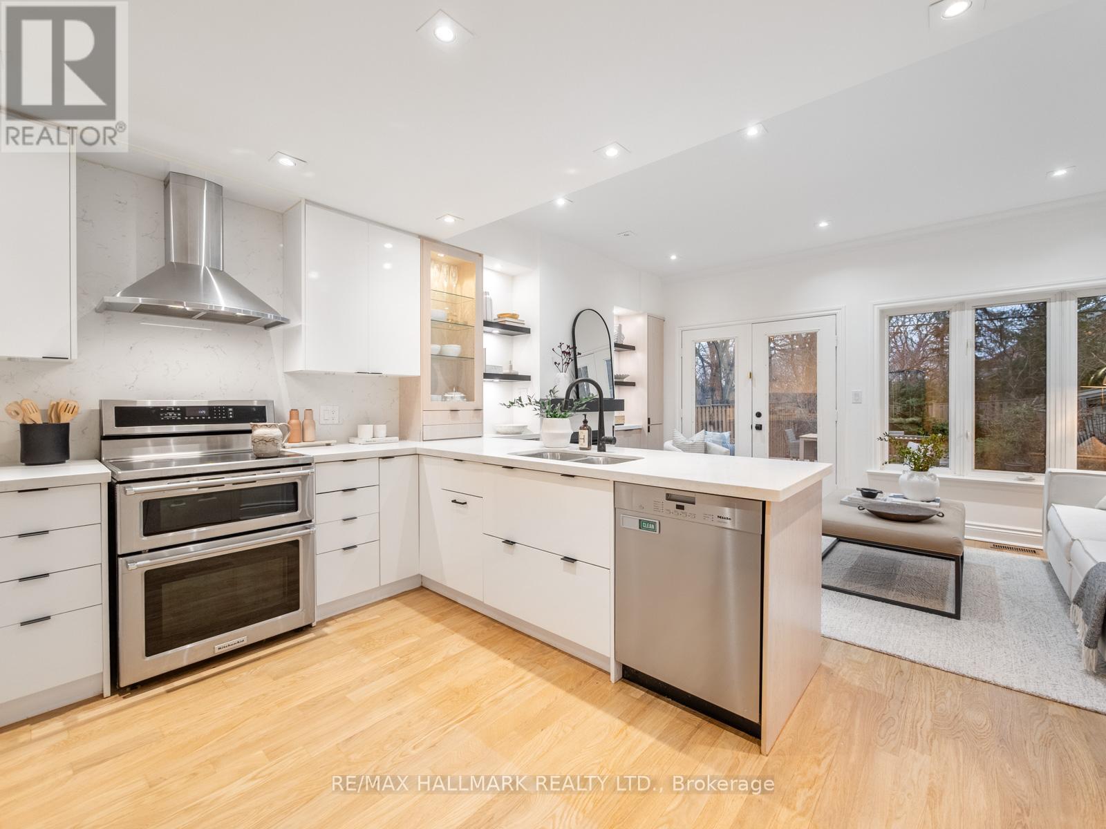 26 Eastmount Avenue, Toronto, Ontario  M4K 1V1 - Photo 9 - E12955196