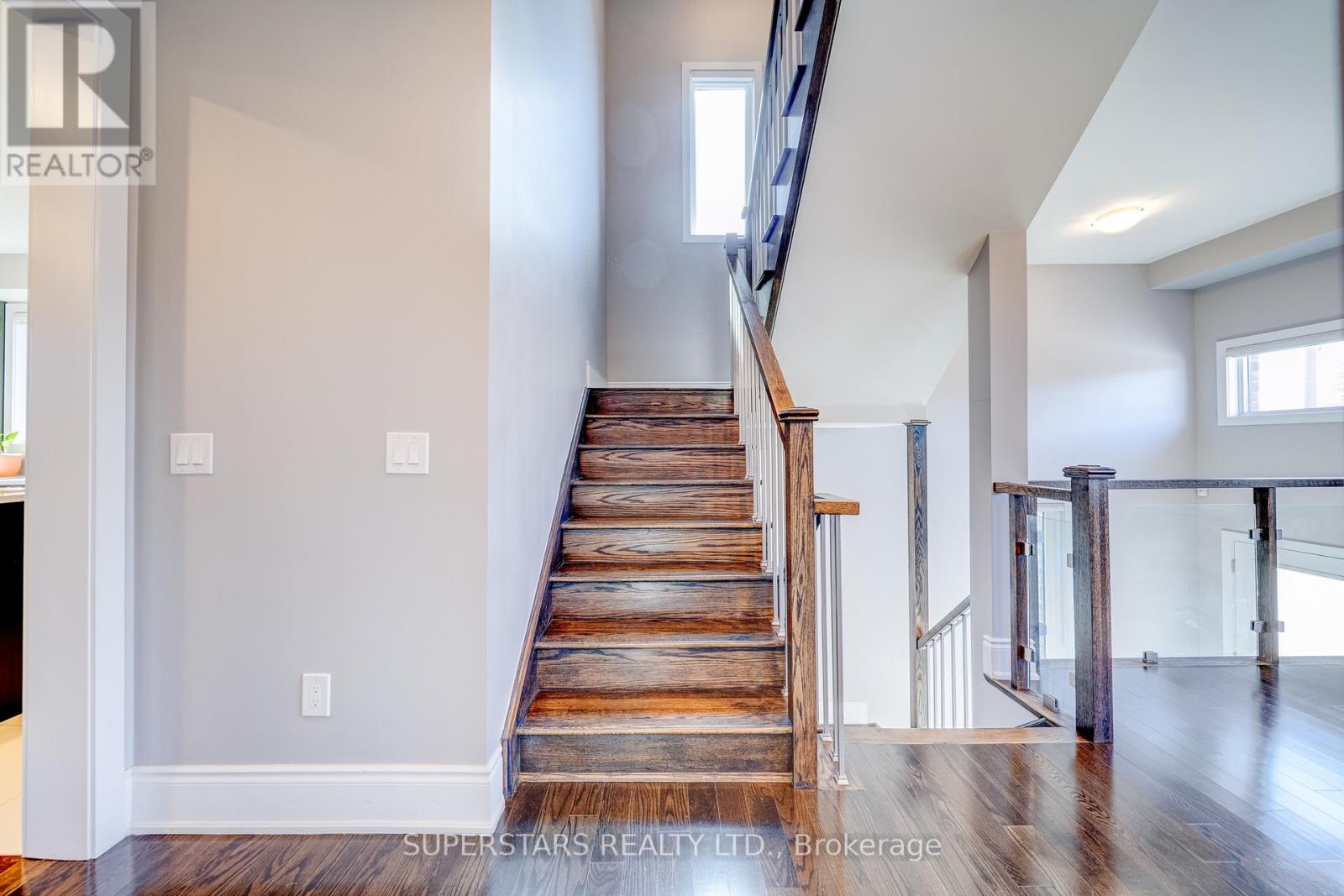 19 Helliwell Crescent, Richmond Hill, Ontario  L4E 1C8 - Photo 14 - N12955236