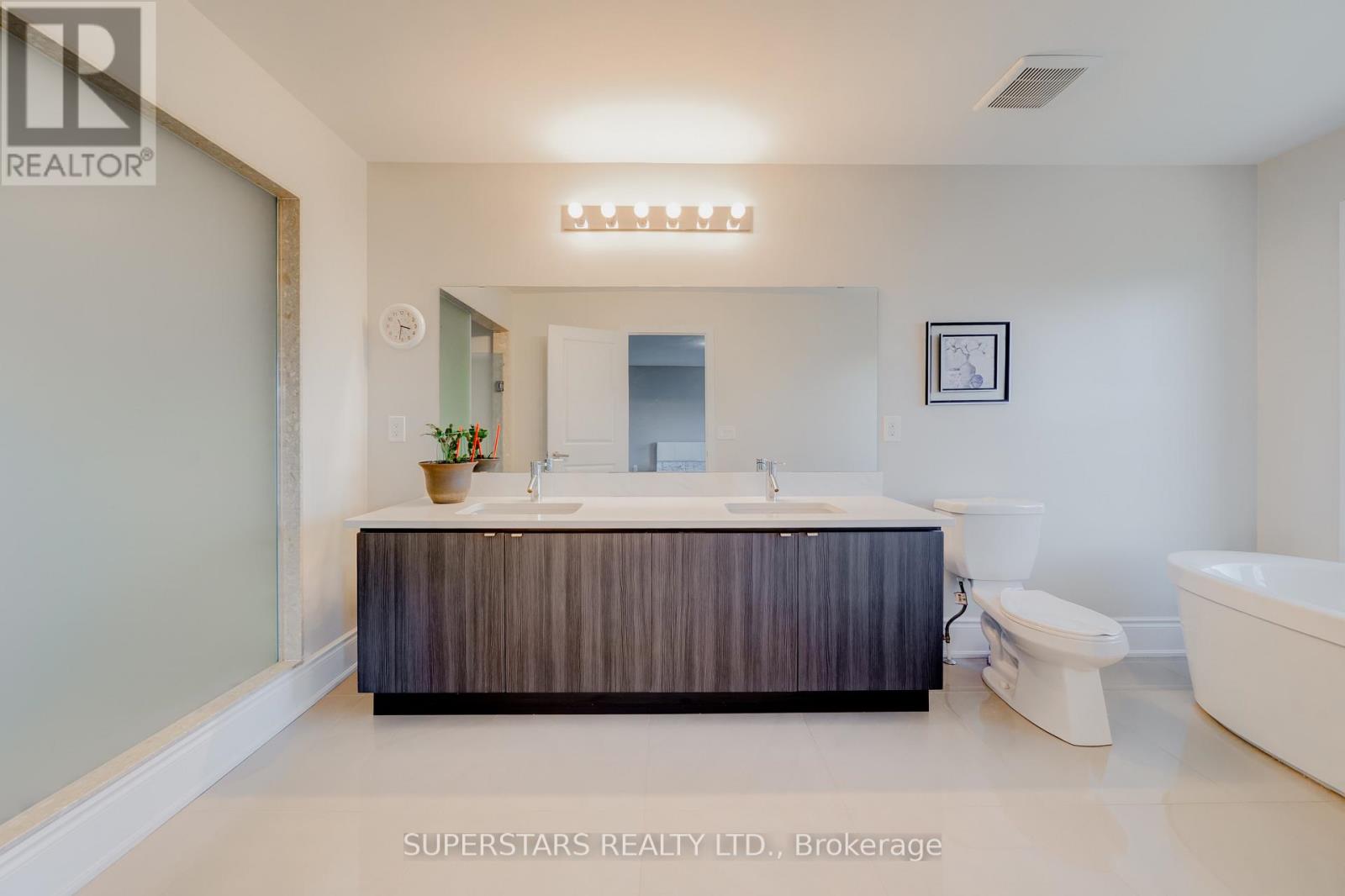 19 Helliwell Crescent, Richmond Hill, Ontario  L4E 1C8 - Photo 18 - N12955236