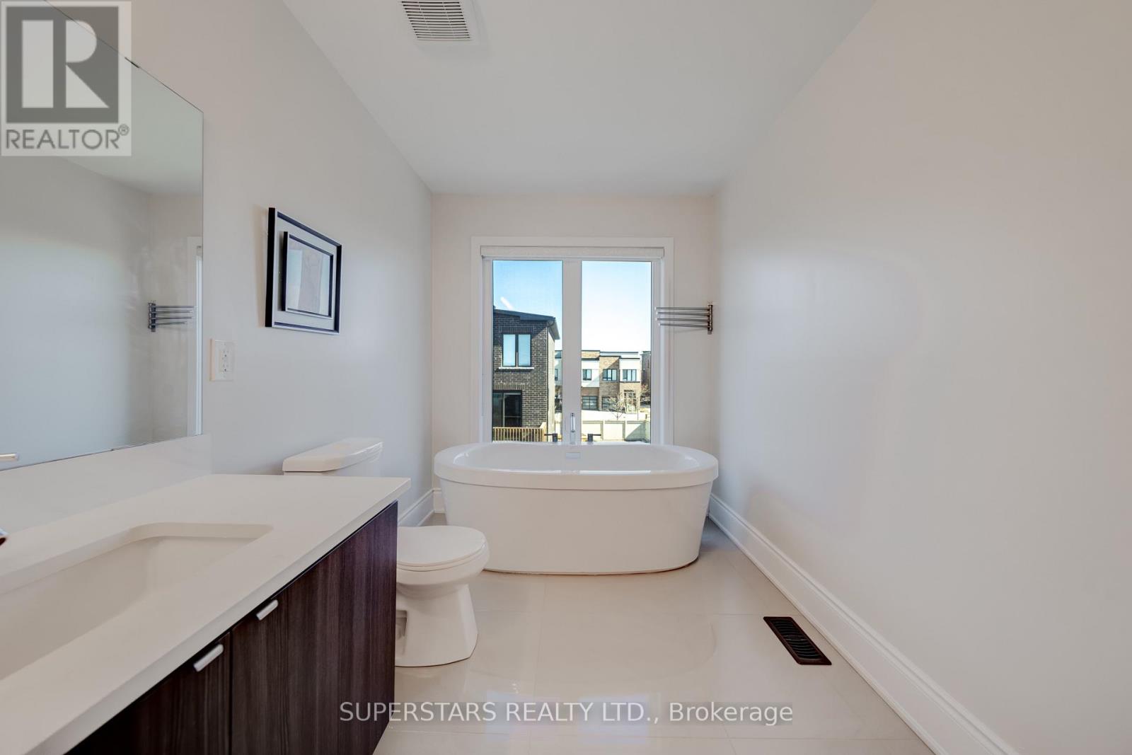 19 Helliwell Crescent, Richmond Hill, Ontario  L4E 1C8 - Photo 19 - N12955236