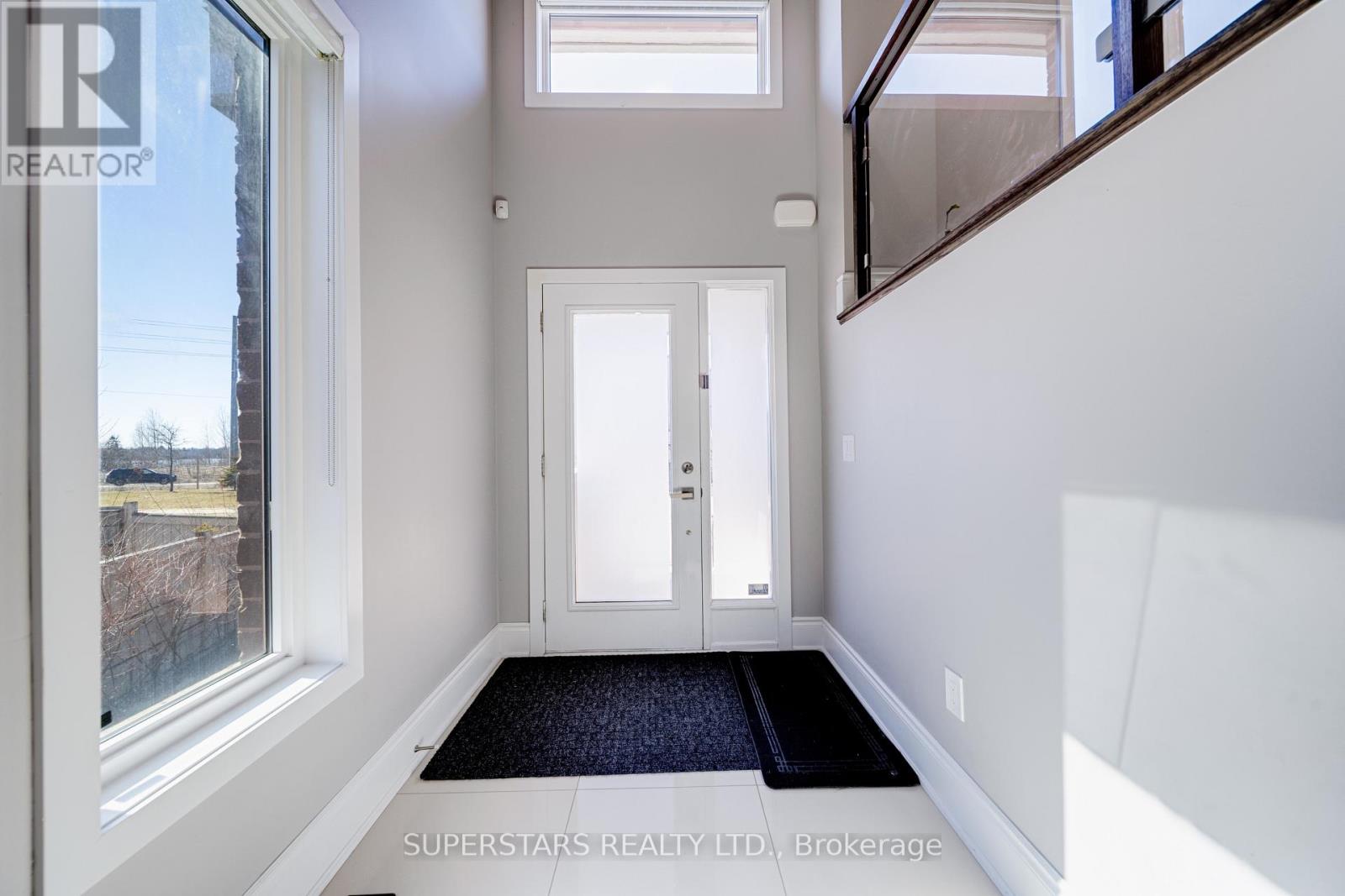 19 Helliwell Crescent, Richmond Hill, Ontario  L4E 1C8 - Photo 3 - N12955236