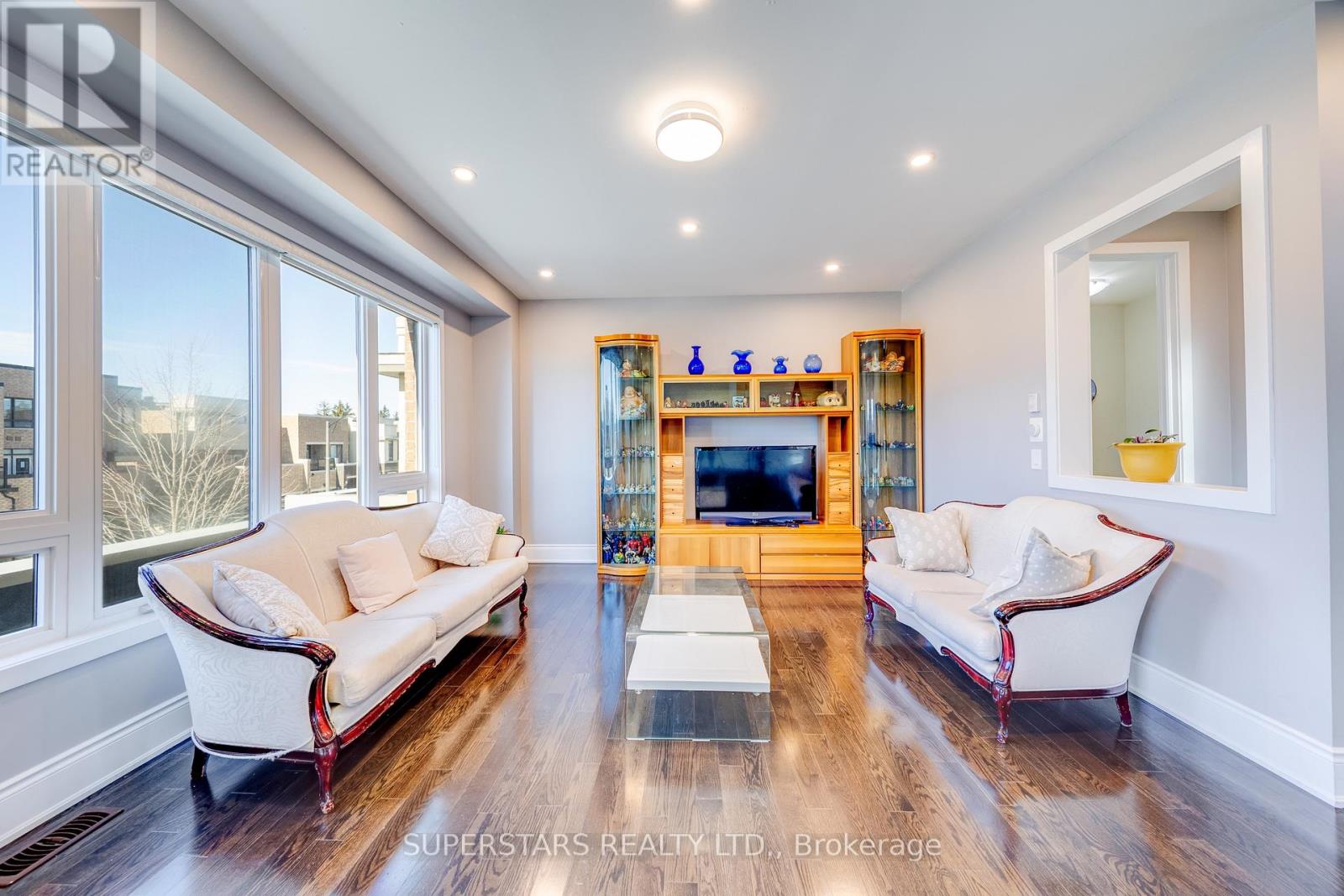 19 Helliwell Crescent, Richmond Hill, Ontario  L4E 1C8 - Photo 5 - N12955236