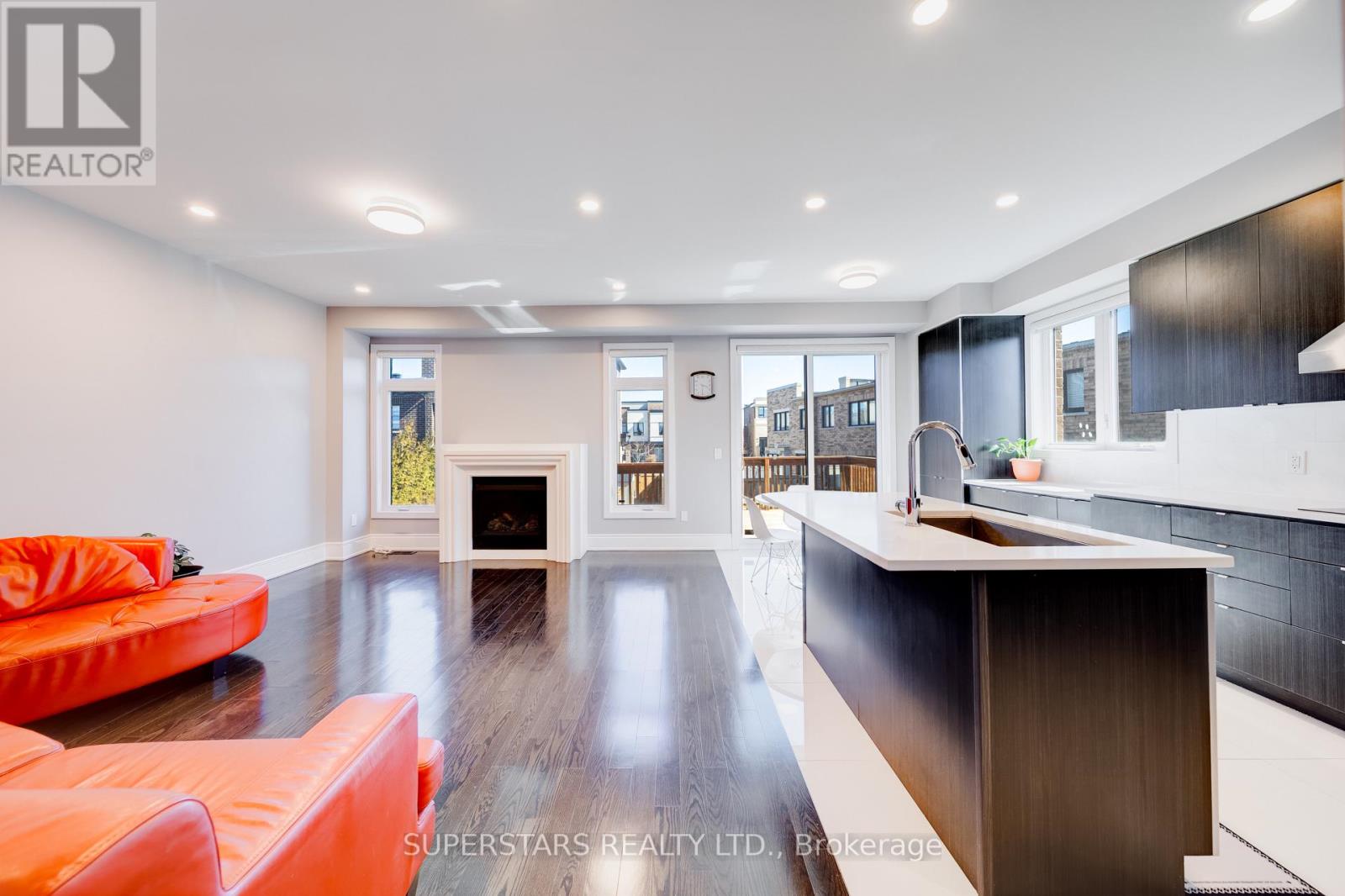 19 Helliwell Crescent, Richmond Hill, Ontario  L4E 1C8 - Photo 7 - N12955236