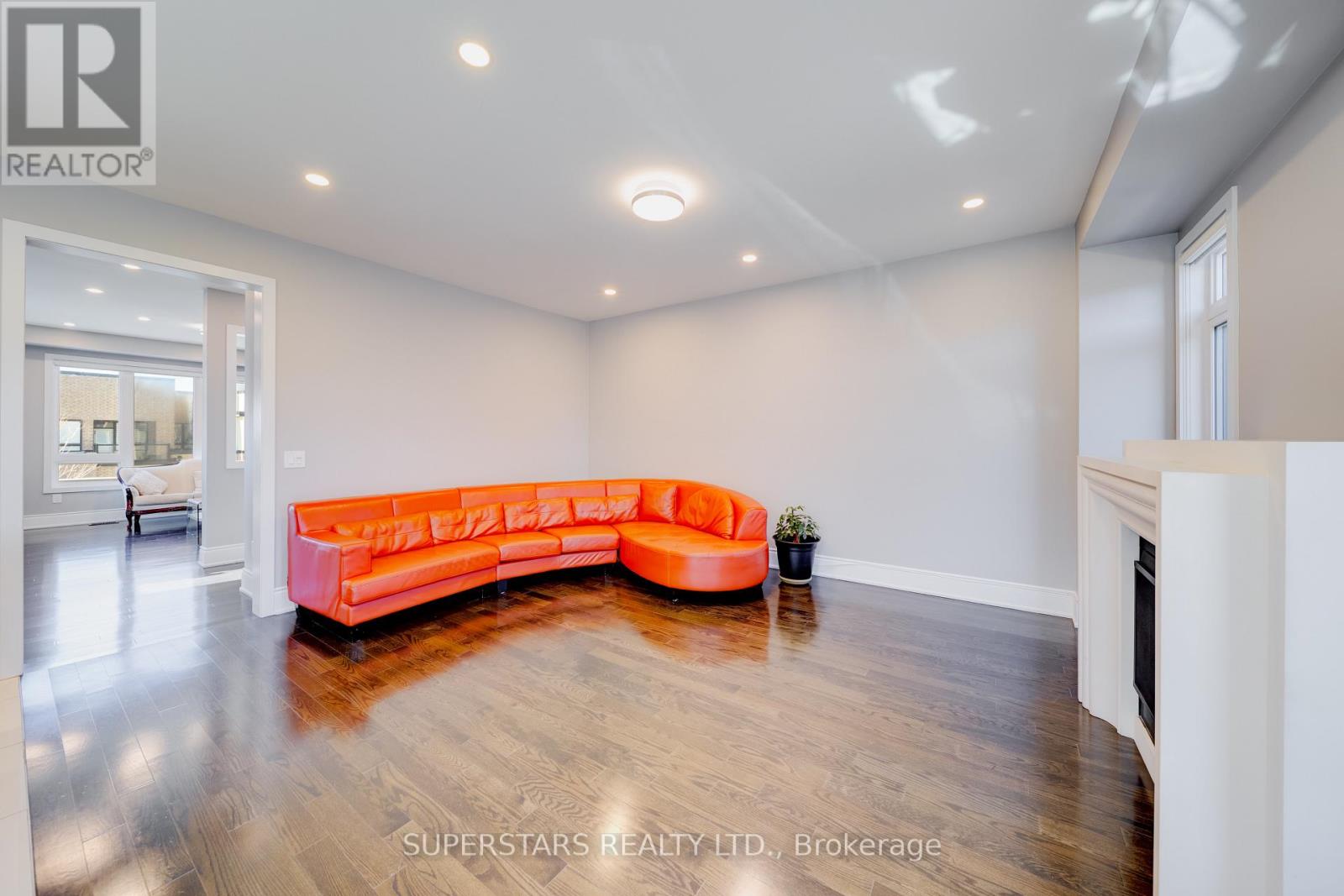 19 Helliwell Crescent, Richmond Hill, Ontario  L4E 1C8 - Photo 8 - N12955236