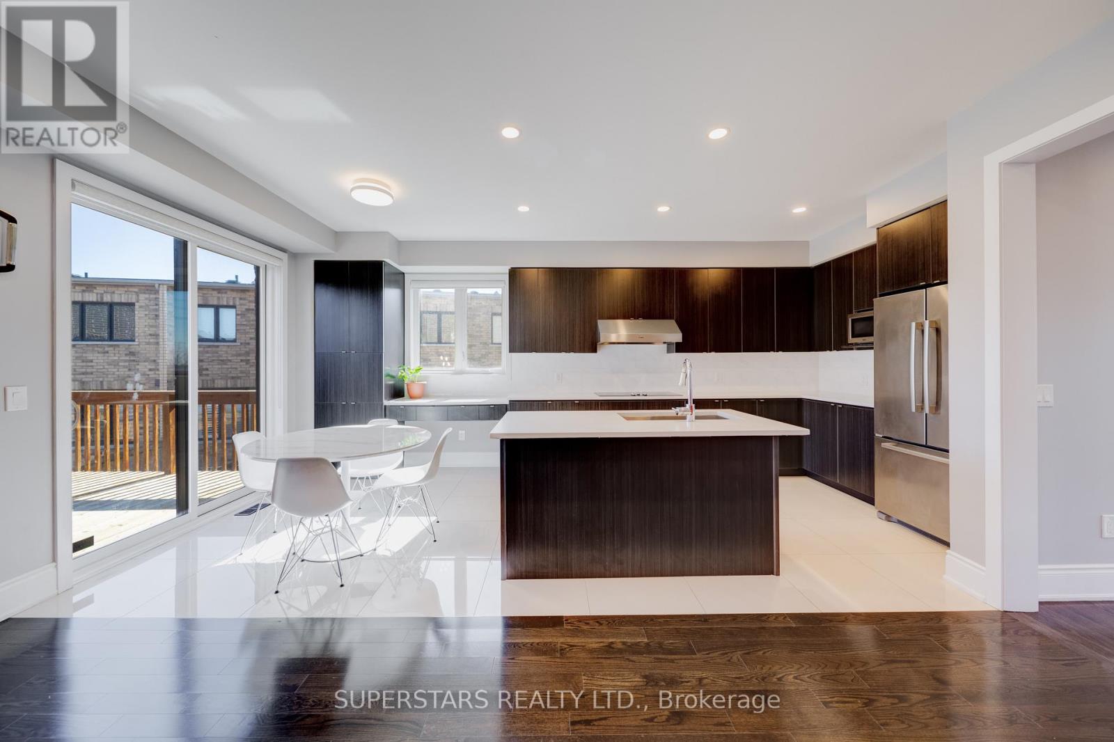 19 Helliwell Crescent, Richmond Hill, Ontario  L4E 1C8 - Photo 9 - N12955236