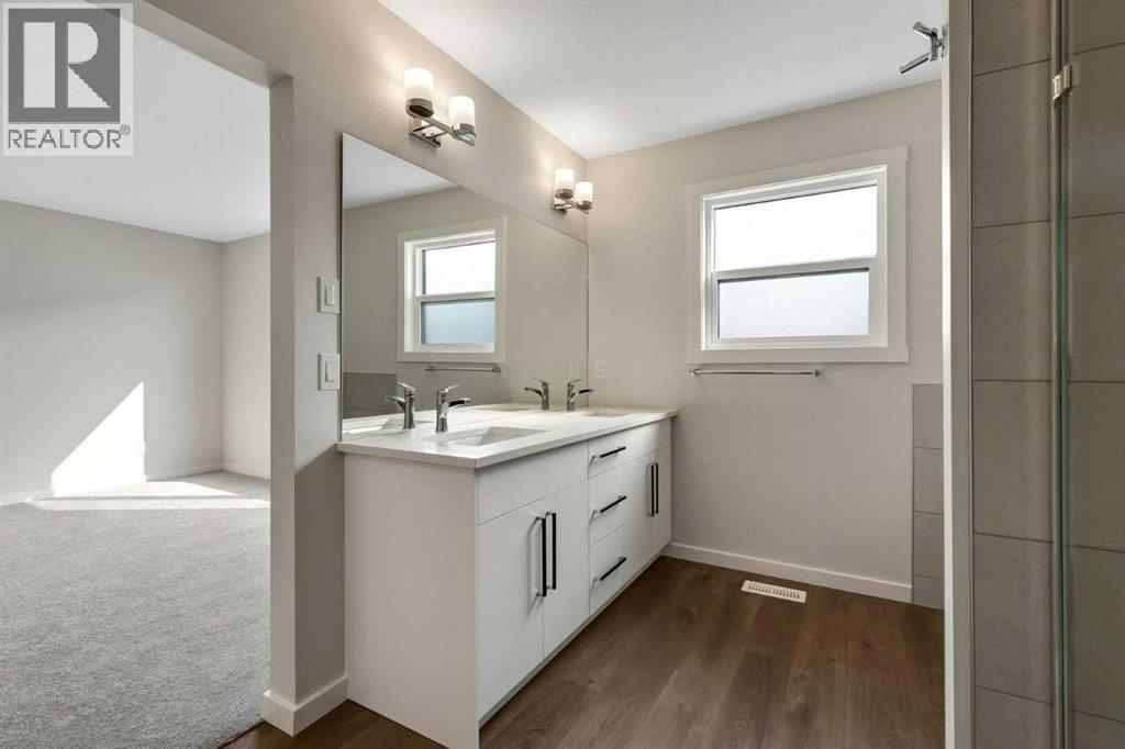 3 Heritage Link, Cochrane, Alberta  T4C 2J8 - Photo 9 - A2298211