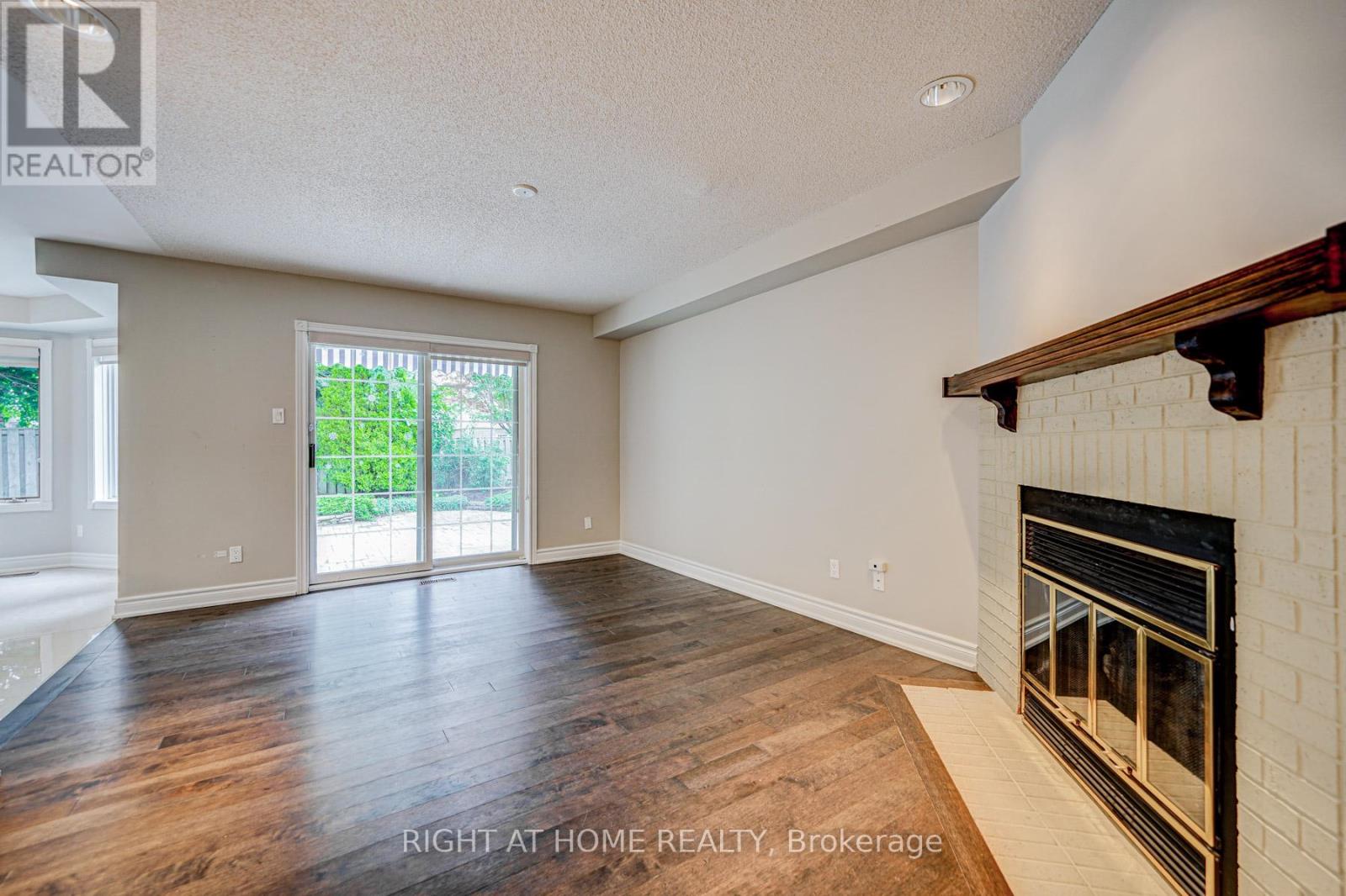 2623 Charlotte Court, Mississauga, Ontario  L5M 5E6 - Photo 12 - W12955162