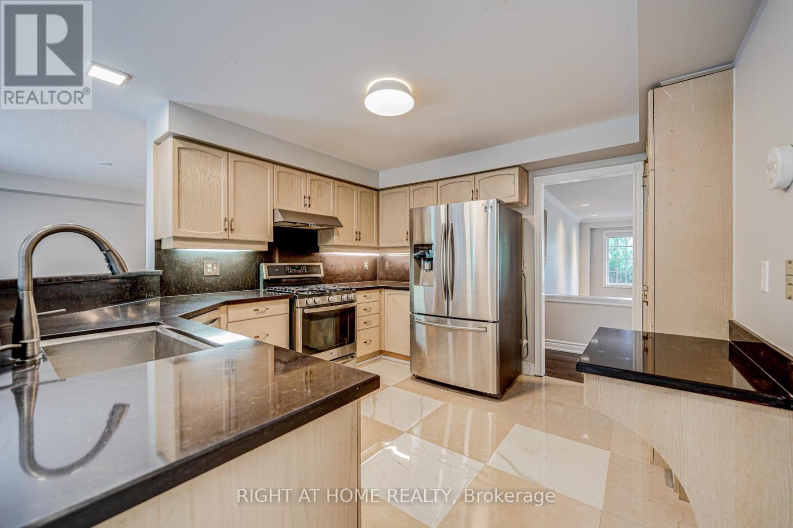 2623 Charlotte Court, Mississauga, Ontario  L5M 5E6 - Photo 13 - W12955162