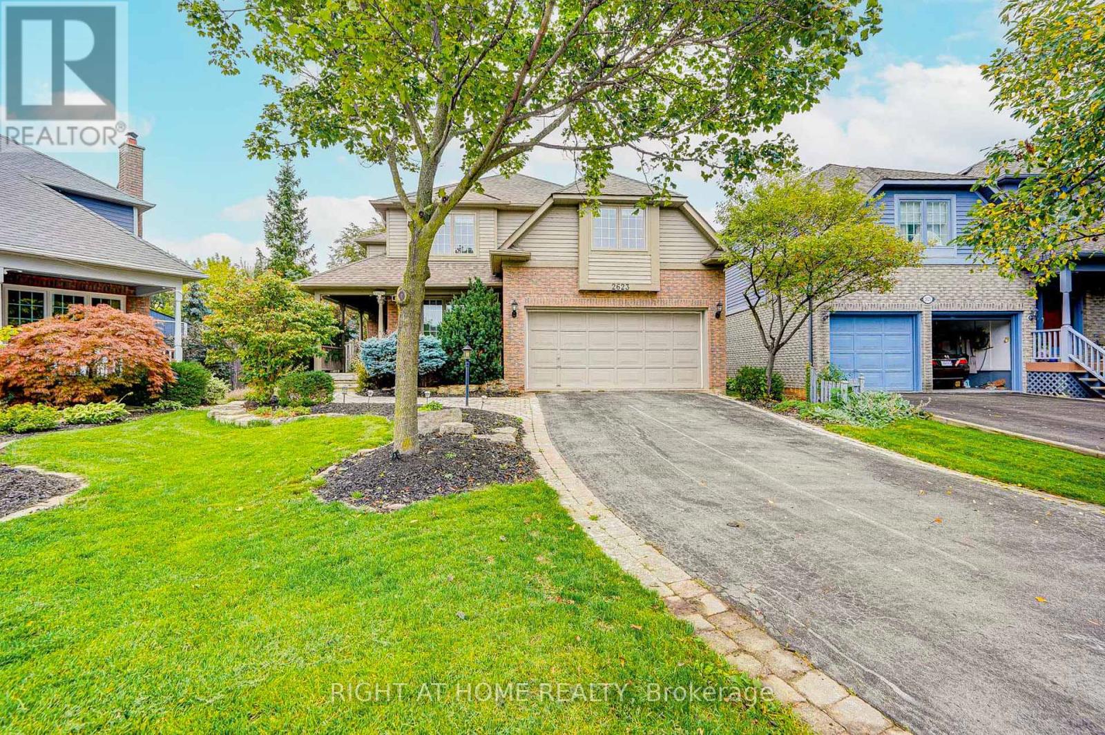 2623 Charlotte Court, Mississauga, Ontario  L5M 5E6 - Photo 2 - W12955162