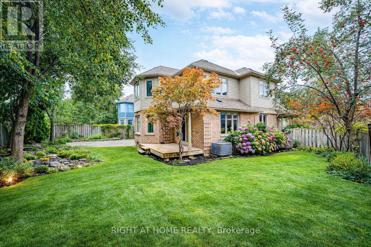 2623 Charlotte Court, Mississauga, Ontario  L5M 5E6 - Photo 6 - W12955162