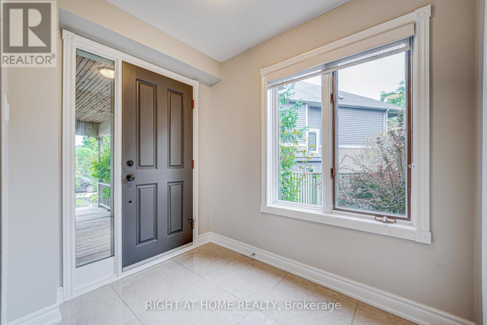 2623 Charlotte Court, Mississauga, Ontario  L5M 5E6 - Photo 8 - W12955162