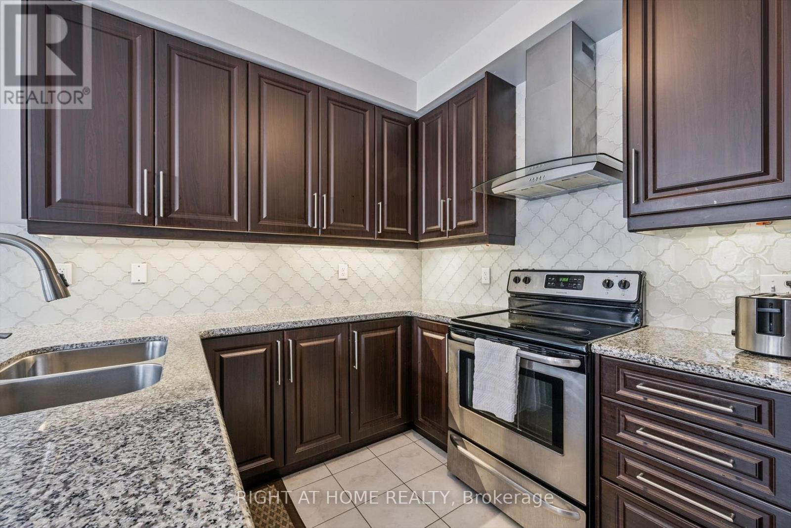 3 Antoine Street, Brampton, Ontario  L7A 0G4 - Photo 13 - W12955192