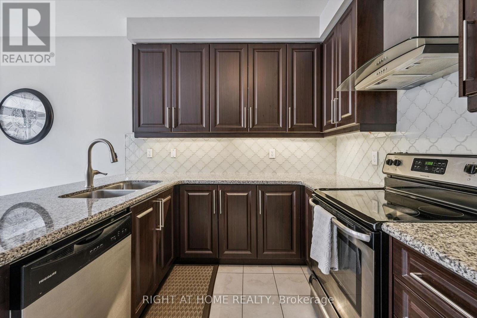 3 Antoine Street, Brampton, Ontario  L7A 0G4 - Photo 14 - W12955192