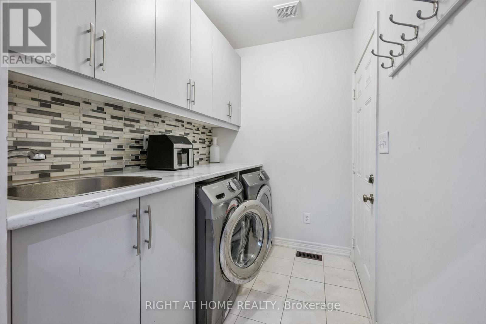 3 Antoine Street, Brampton, Ontario  L7A 0G4 - Photo 31 - W12955192