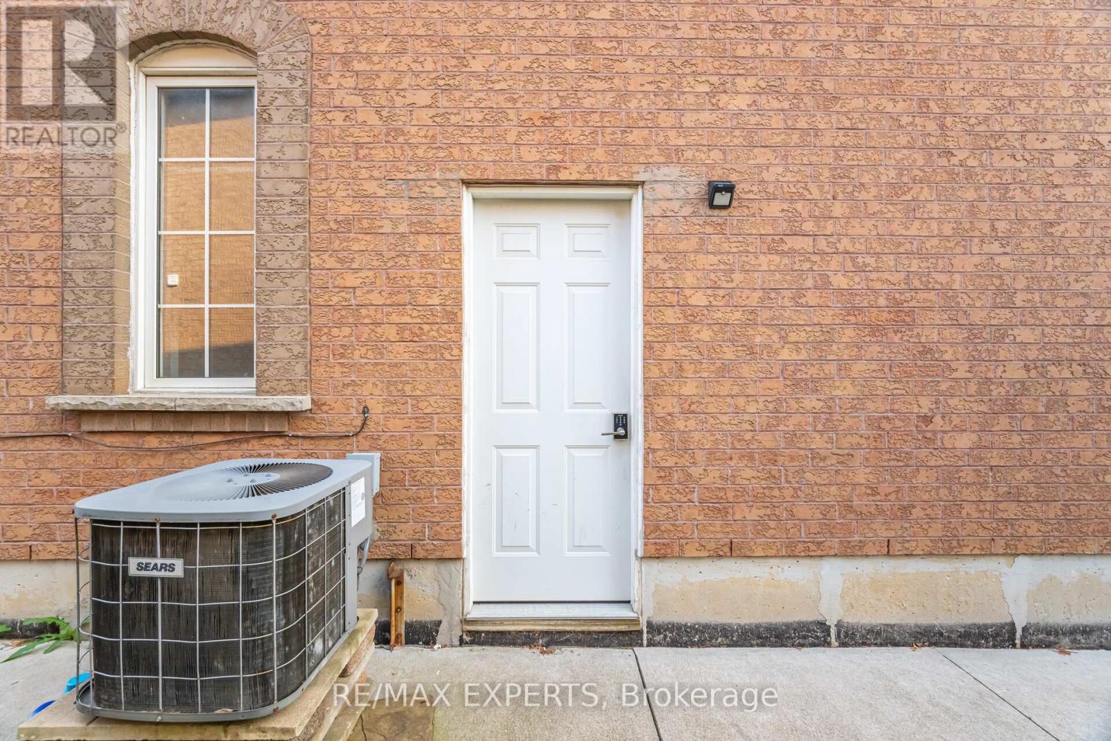 82 Twin Pines Crescent, Brampton, Ontario  L7A 1M8 - Photo 22 - W12955204