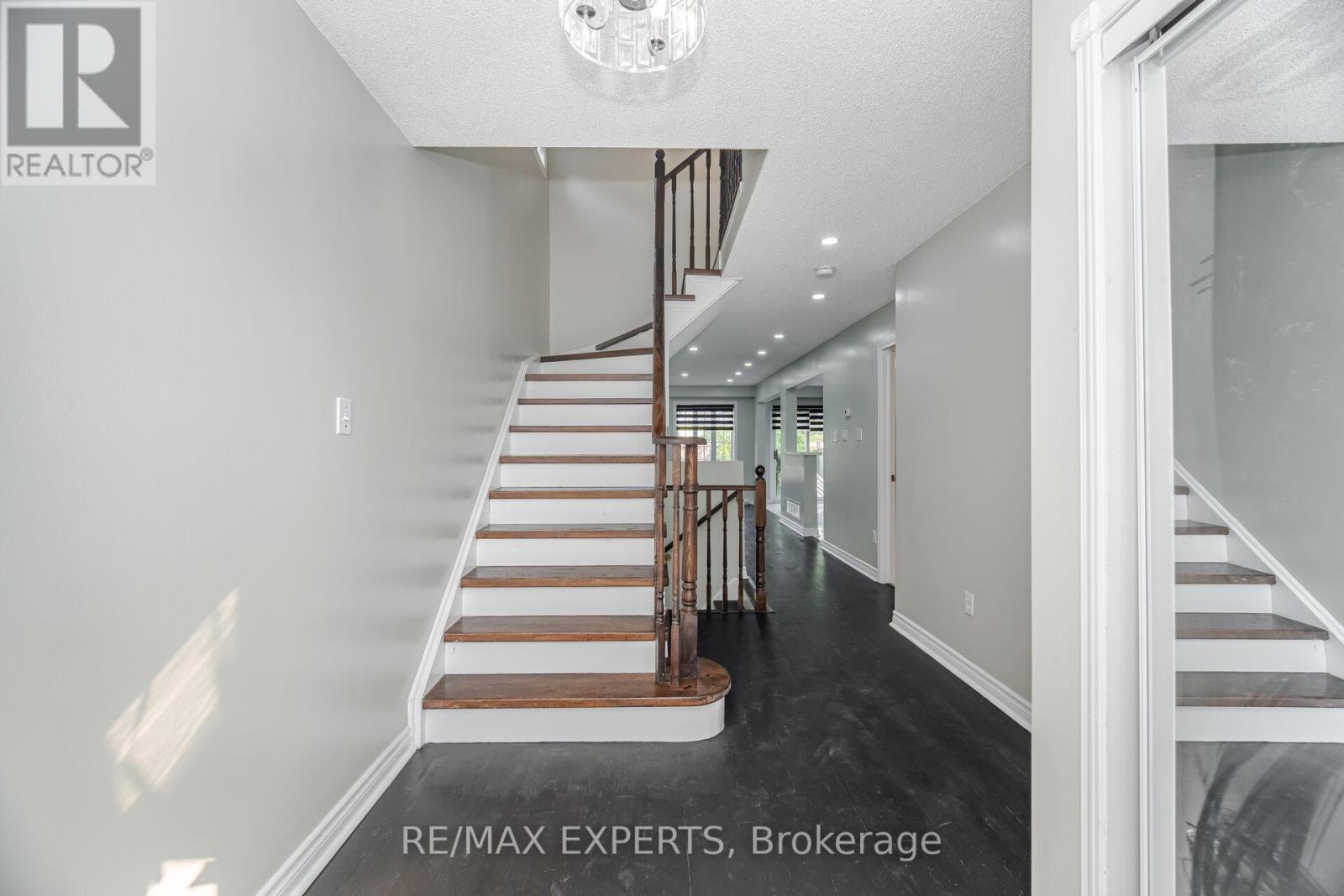 82 Twin Pines Crescent, Brampton, Ontario  L7A 1M8 - Photo 4 - W12955204