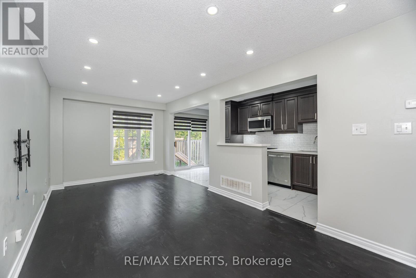 82 Twin Pines Crescent, Brampton, Ontario  L7A 1M8 - Photo 6 - W12955204