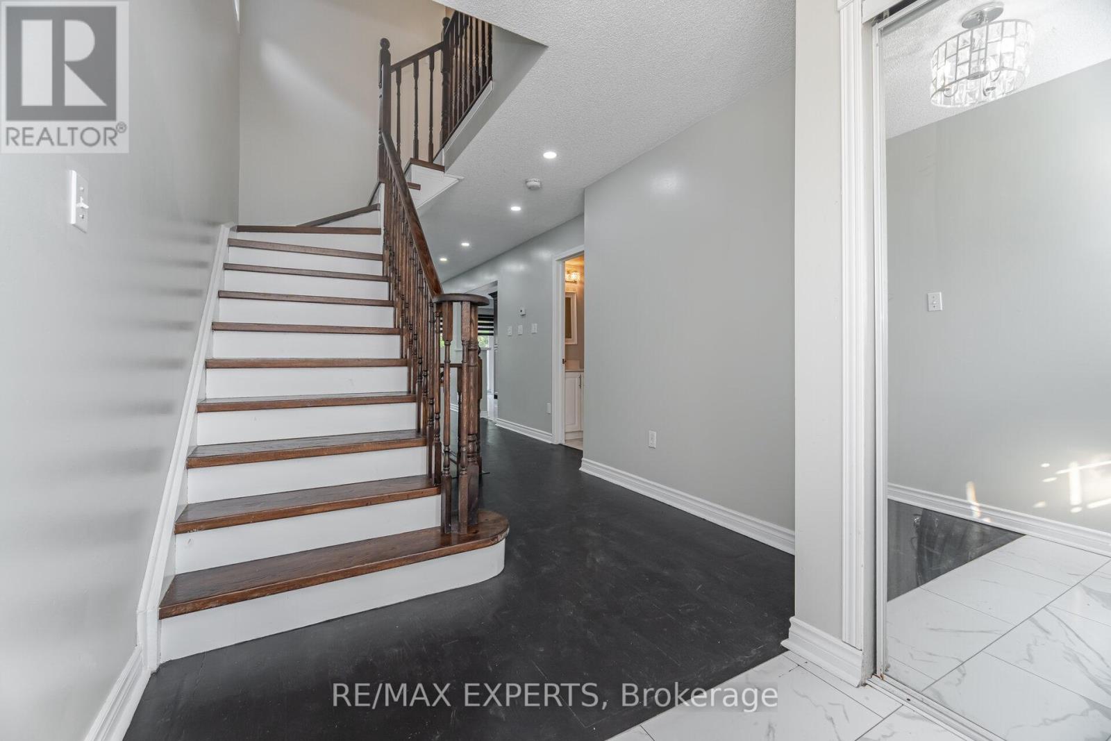 82 Twin Pines Crescent, Brampton, Ontario  L7A 1M8 - Photo 9 - W12955204