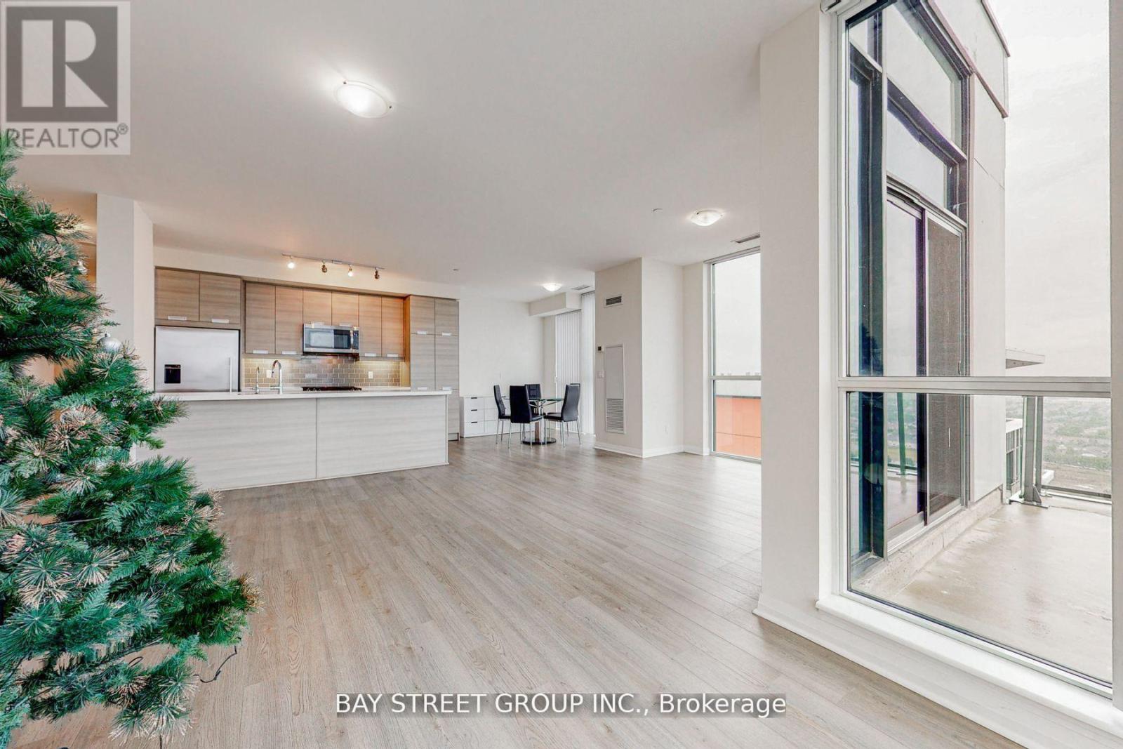 2801 - 75 Eglinton Avenue W, Mississauga, Ontario  L5R 0E5 - Photo 11 - W12955216