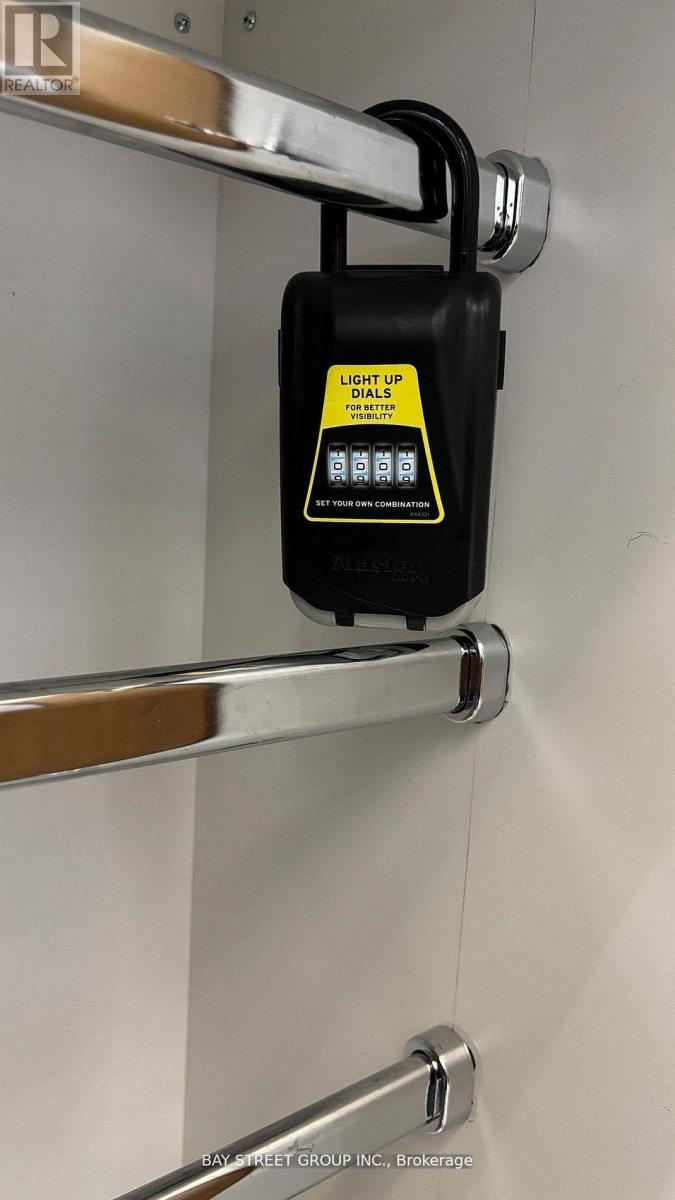 2801 - 75 Eglinton Avenue W, Mississauga, Ontario  L5R 0E5 - Photo 29 - W12955216