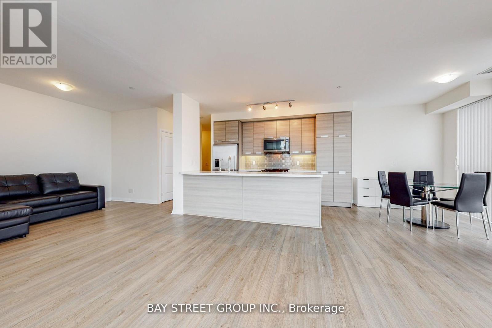 2801 - 75 Eglinton Avenue W, Mississauga, Ontario  L5R 0E5 - Photo 9 - W12955216