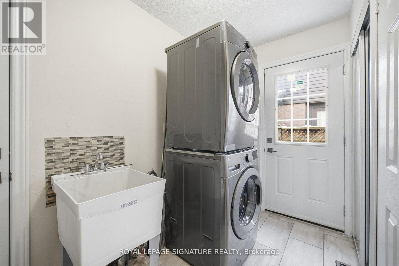 6326 Millers Grove, Mississauga, Ontario  L5N 3H7 - Photo 17 - W12955230