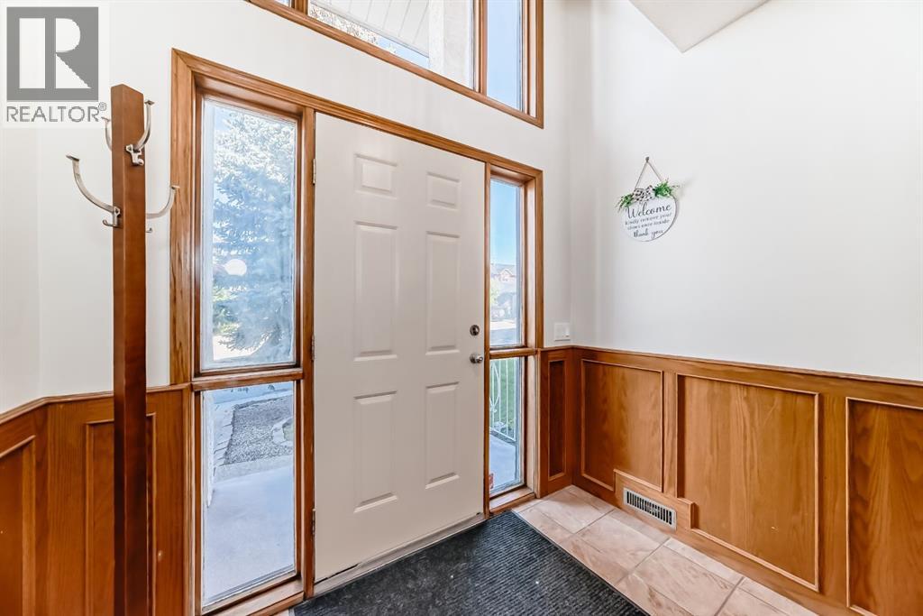 142 Edgeview Road NW, Calgary, Alberta  T3A 4V1 - Photo 4 - A2296914