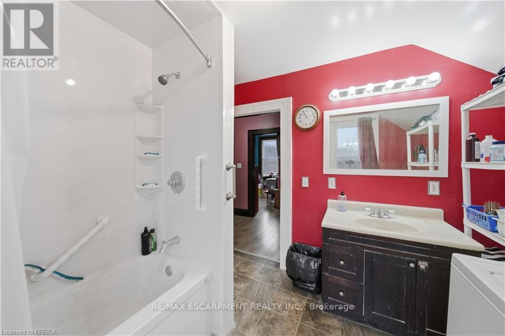 139 Willow Street, Brant, Ontario  N3L 2L4 - Photo 11 - X12955188