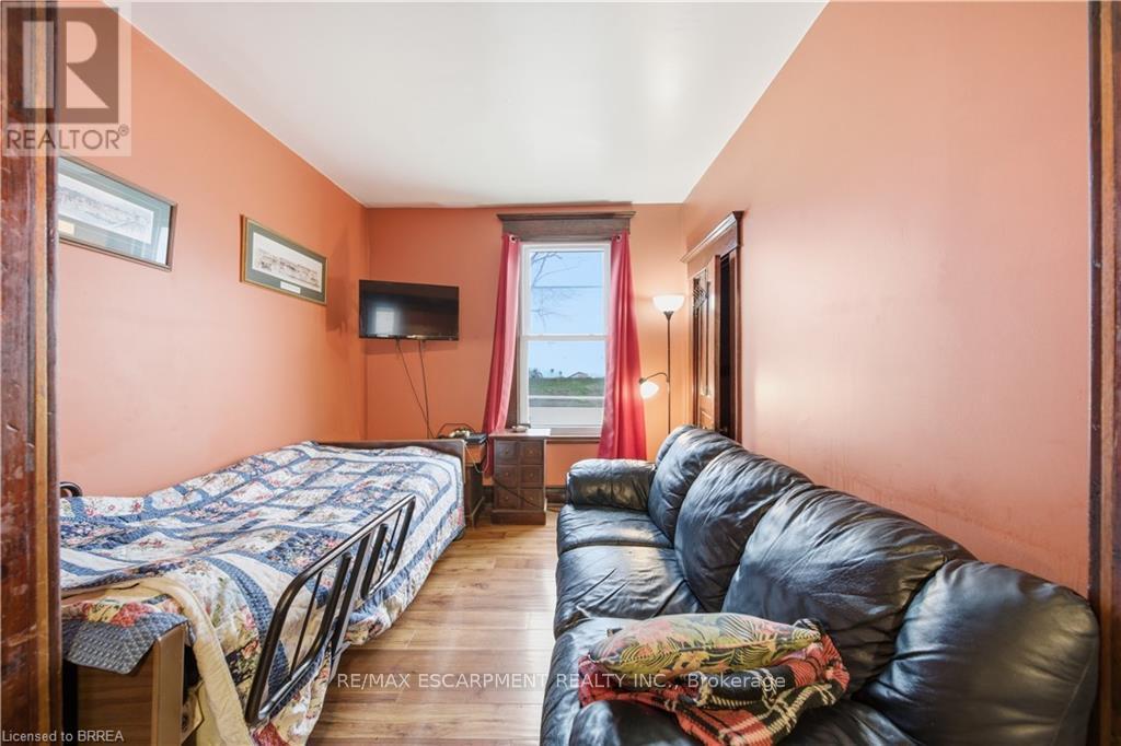 139 Willow Street, Brant, Ontario  N3L 2L4 - Photo 8 - X12955188