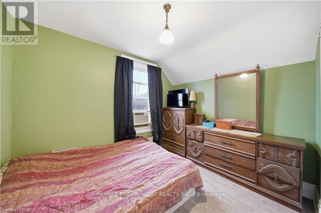 139 Willow Street, Brant, Ontario  N3L 2L4 - Photo 9 - X12955188